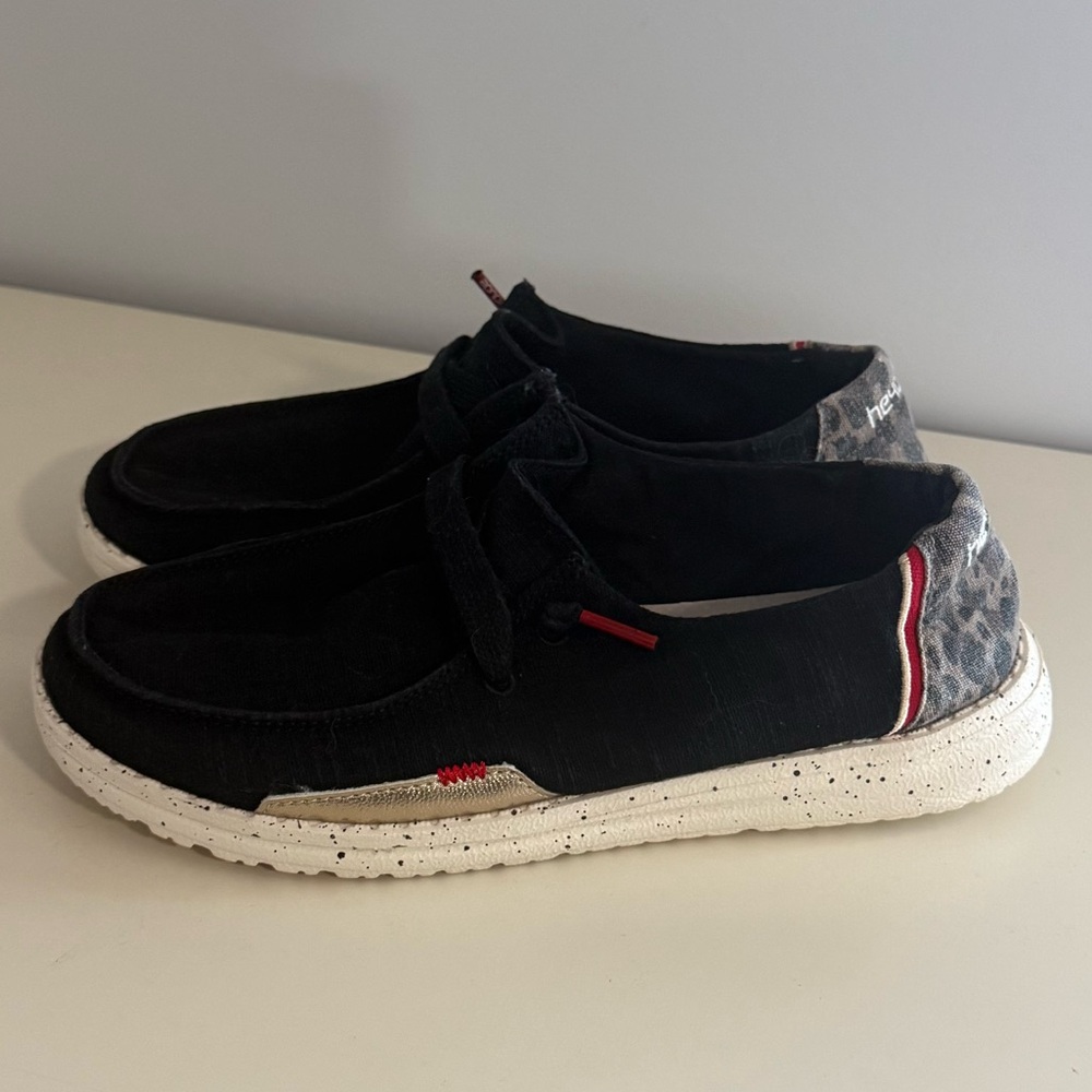Women Sz 7 Hey Dude Jungle Black Wendy Shoes